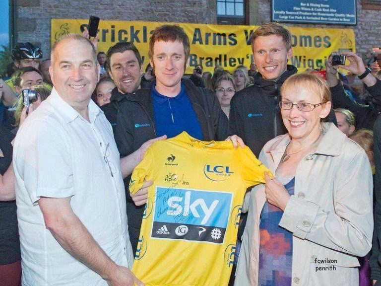 Sir Bradley Wiggins, yellow jersey, Strickland Arms Penrith, signed yellow jersey